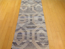 Load image into Gallery viewer, Hand-Woven Reversible Darrie Handmade Kilim Wool Rug (Size 2.6 x 11.10) Brral-5805