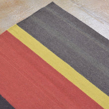Load image into Gallery viewer, Hand-Woven Southwestern Reversible Kilim Wool Rug (Size 4.10 X 6.8) Brrsf-6180