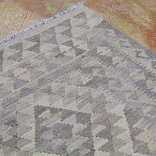 Load image into Gallery viewer, Hand-Woven Southwestern Geometric Design Tribal Kilim Handmade Rug (Size 5.4 X 7.6) Cwral-4431