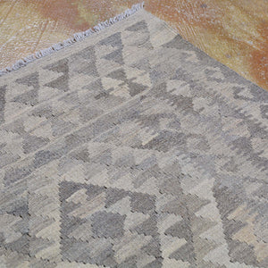 Hand-Woven Southwestern Geometric Design Tribal Kilim Handmade Rug (Size 5.4 X 7.6) Cwral-4431
