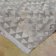 Load image into Gallery viewer, Hand-Woven Southwestern Geometric Design Tribal Kilim Handmade Rug (Size 5.4 X 7.6) Cwral-4431