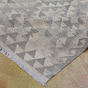 Hand-Woven Southwestern Geometric Design Tribal Kilim Handmade Rug (Size 5.4 X 7.6) Cwral-4431