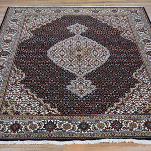 Hand-Knotted Oriental Wool Silk Mahi Rug (Size 5.2 X 7.0) Brral-6519