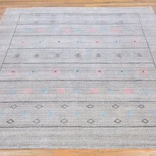 Load image into Gallery viewer, Hand-Loomed Bamboo Silk Modern Contemporary Gabbeh Rug (Size 5.3 X 7.0) Brral-762