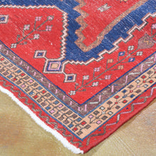 Load image into Gallery viewer, Hand-Knotted Vintage Persian Handmade Wool Rug (Size 4.10 X 6.5) Brrsf-6141