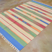 Load image into Gallery viewer, Hand-Woven Cotton Durrie Reversible Handmade Rug (Size 5.1 X 7.5) Brrsf-1110