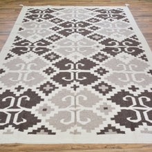 Load image into Gallery viewer, Hand-Woven Reversible Southwestern Design Dhurrie Rug (Size 5.11 X 9.0) Brral-4068