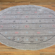 Load image into Gallery viewer, Hand-Loomed Modern Round Bamboo Silk Rug (Size 5.0 X 5.0) Cwral-7014