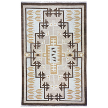 Load image into Gallery viewer, Hand-Knotted Tribal Peshawar Navajo Design Wool Rug (Size 5.1 X 8.2) Cwral-7305