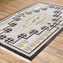 Load image into Gallery viewer, Hand-Knotted Tribal Peshawar Navajo Design Wool Rug (Size 5.1 X 8.2) Cwral-7305