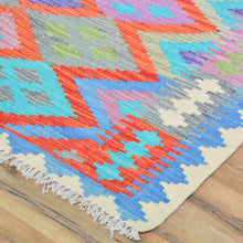 Load image into Gallery viewer, Flatweave Tribal Handmade Geometric Design Wool Rug (Size 4.1 X 6.0 ) Cwral-8277