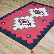 Load image into Gallery viewer, Hand-Woven Reversible Kilim Southwestern Design Wool Rug (Size 4.1 X 6.0) Cwral-8523