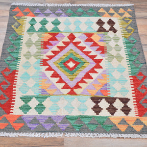 Hand-Woven Reversible Tribal Kilim Handmade Wool Rug (Size 2.1 X 2.7) Cwral-9405
