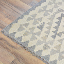 Load image into Gallery viewer, Hand-Woven Flat-weave Geometric Kilim Wool Rug (Size 4.11 X 6.7) Cwral-9585