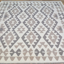 Load image into Gallery viewer, Hand-Woven Flat-weave Geometric Kilim Wool Rug (Size 4.11 X 6.4) Cwral-9588